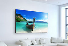 Foto op canvas met bootje op zee aan woonkamermuur