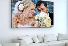 Fotomozaiek op canvas met bruidspaar boven zitbank